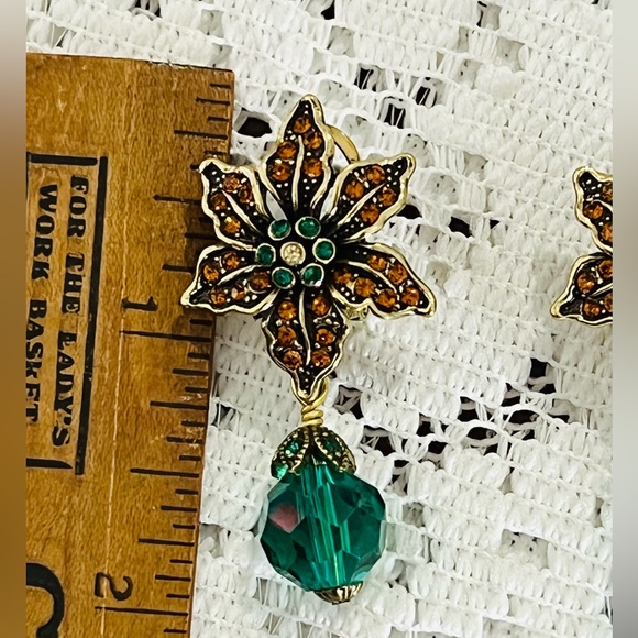 Heidi Daus 🆕 “Esmeralda” Beaded Crystal Flower Drop Bead omega earrings - Picture 4 of 8